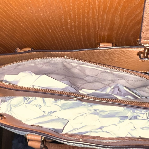 Michael Kors White Handbag/crossbody - Picture 12 of 12